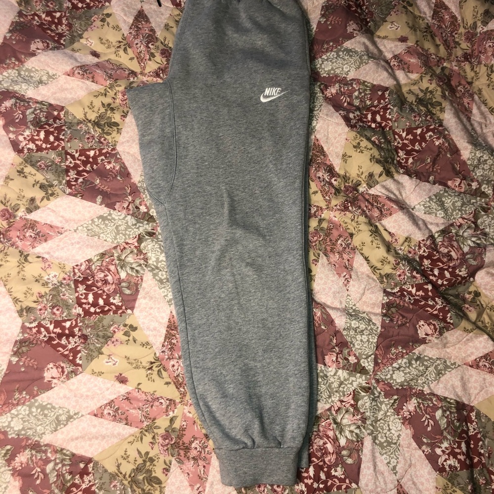 Men's grey Nike joggers